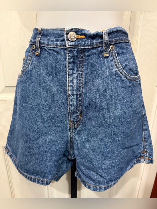 Halston Heritage Pants - Classic Halston Jeanwear High-Rise Medium Blue Denim Women's Shorts
